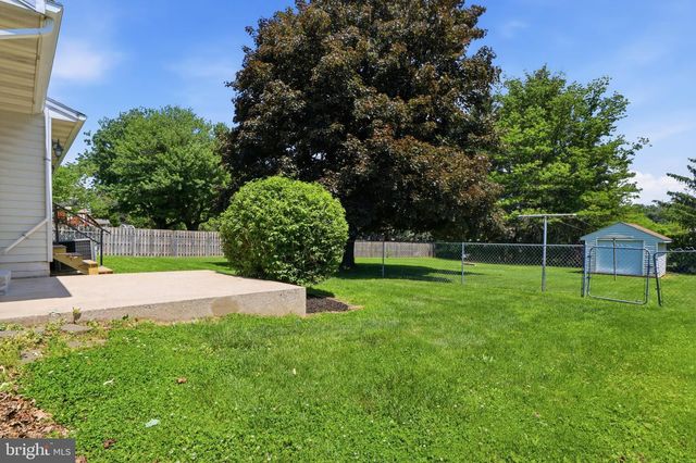 1825 POWDER MILL RD, York, PA 17402