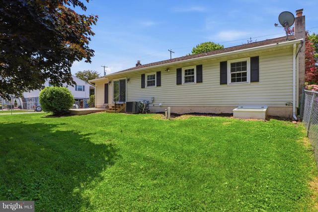 1825 POWDER MILL RD, York, PA 17402