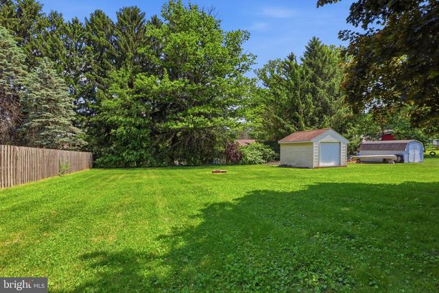 1825 POWDER MILL RD, York, PA 17402