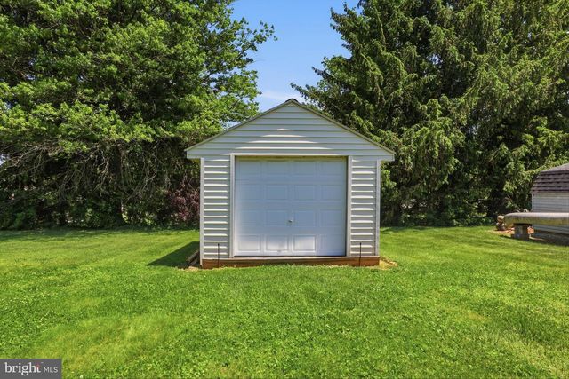 1825 POWDER MILL RD, York, PA 17402