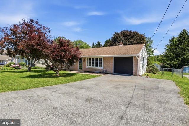 1825 POWDER MILL RD, York, PA 17402
