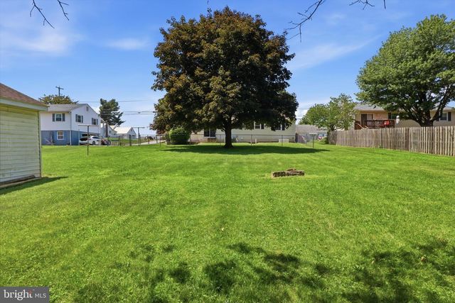 1825 POWDER MILL RD, York, PA 17402
