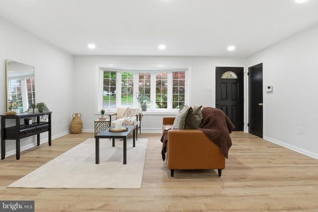 1825 POWDER MILL RD, York, PA 17402