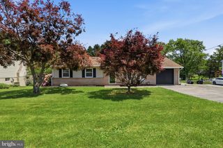 1825 POWDER MILL RD, York, PA 17402
