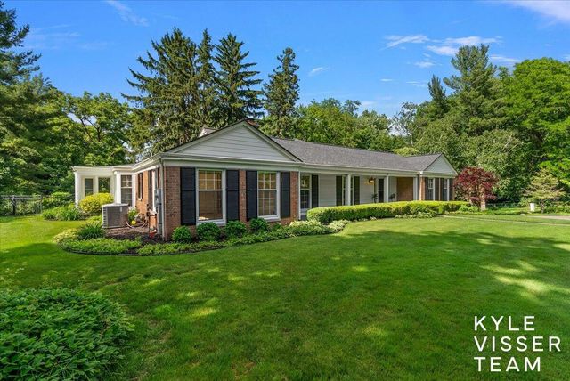 2089 Robinson Road, Grand Rapids, MI 49506