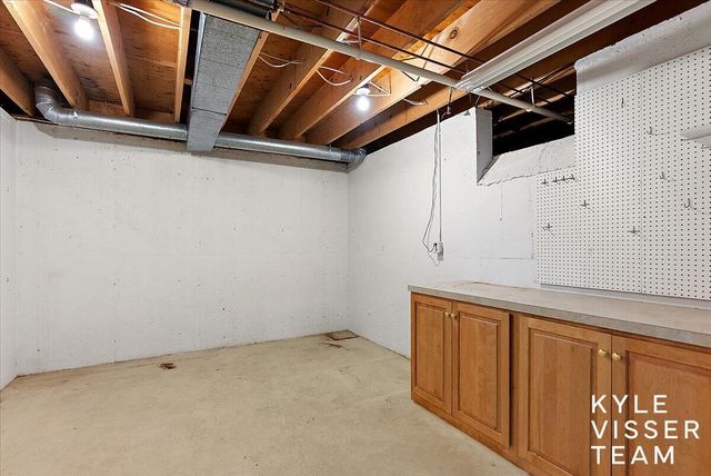 2089 Robinson Road, Grand Rapids, MI 49506