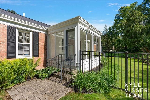 2089 Robinson Road, Grand Rapids, MI 49506