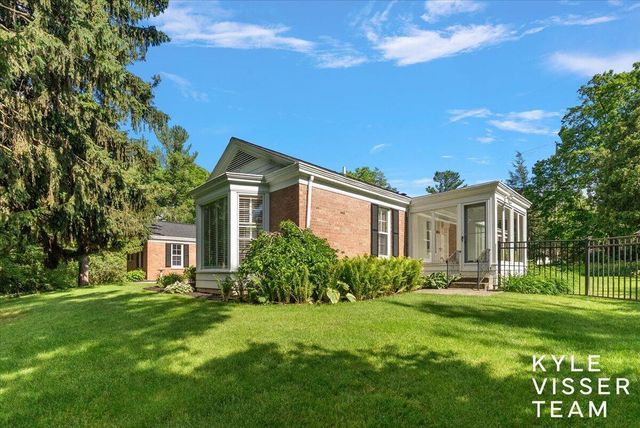 2089 Robinson Road, Grand Rapids, MI 49506