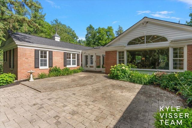2089 Robinson Road, Grand Rapids, MI 49506