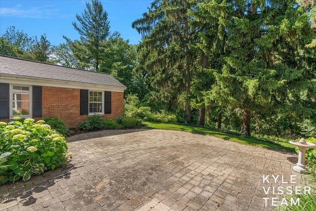 2089 Robinson Road, Grand Rapids, MI 49506