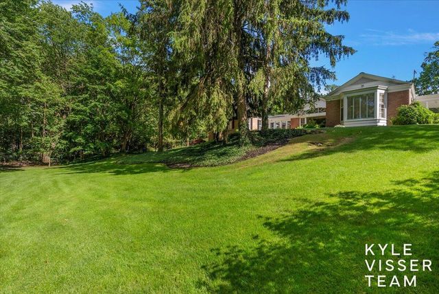 2089 Robinson Road, Grand Rapids, MI 49506
