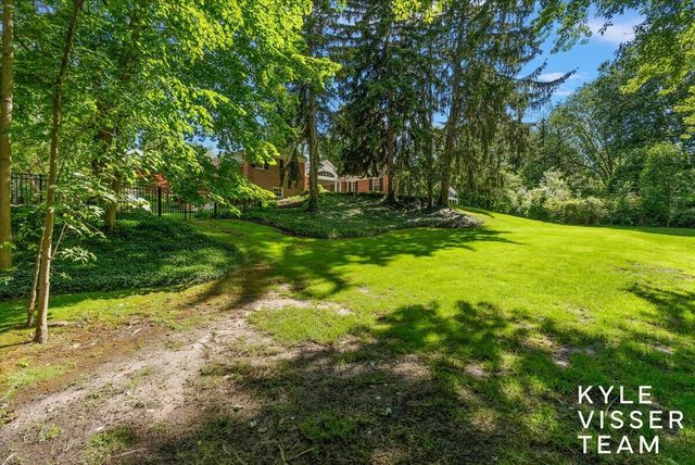 2089 Robinson Road, Grand Rapids, MI 49506