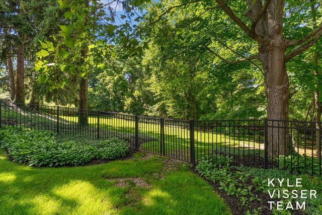 2089 Robinson Road, Grand Rapids, MI 49506