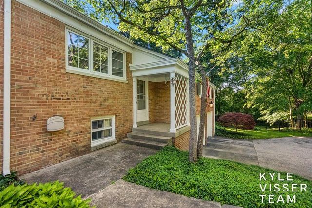 2089 Robinson Road, Grand Rapids, MI 49506