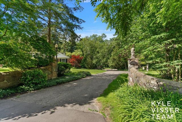 2089 Robinson Road, Grand Rapids, MI 49506