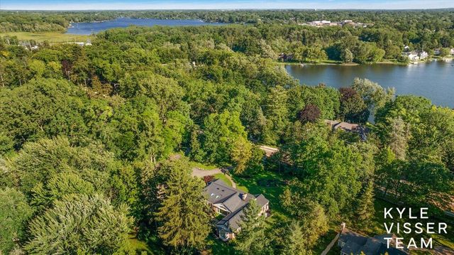 2089 Robinson Road, Grand Rapids, MI 49506