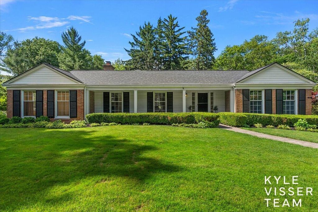 2089 Robinson Road, Grand Rapids, MI 49506