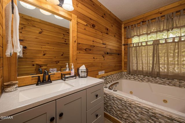 916 Hideaway Hills Circle, Sevierville, TN 37862