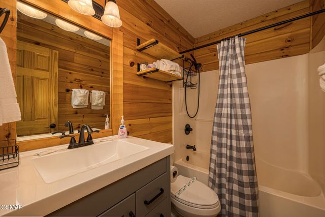 916 Hideaway Hills Circle, Sevierville, TN 37862