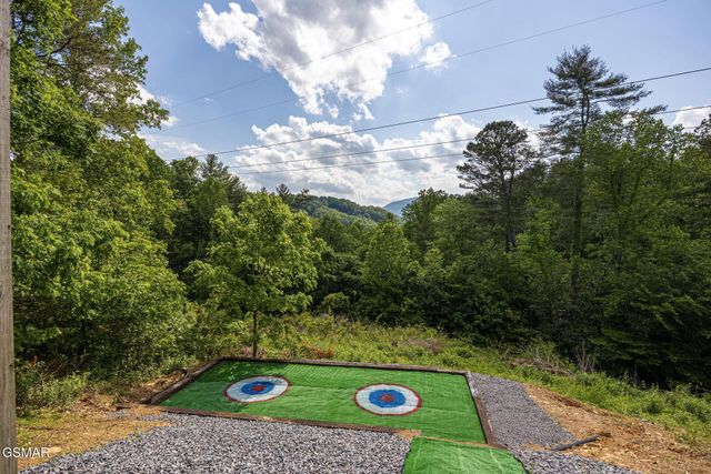 916 Hideaway Hills Circle, Sevierville, TN 37862