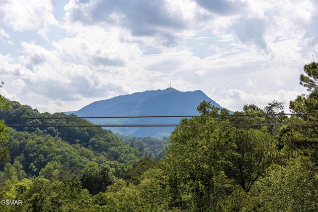 916 Hideaway Hills Circle, Sevierville, TN 37862