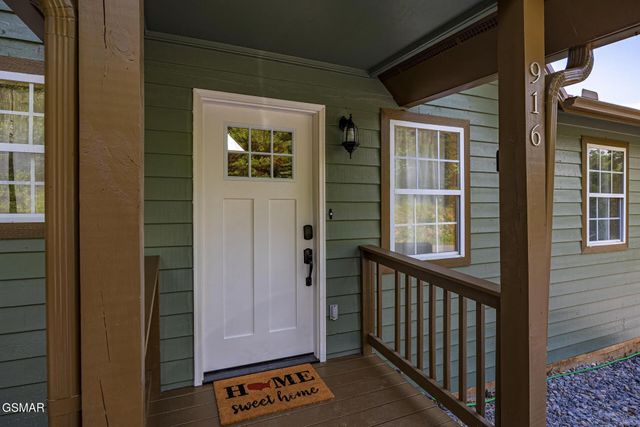 916 Hideaway Hills Circle, Sevierville, TN 37862