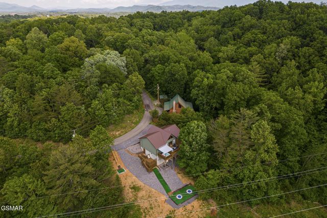 916 Hideaway Hills Circle, Sevierville, TN 37862