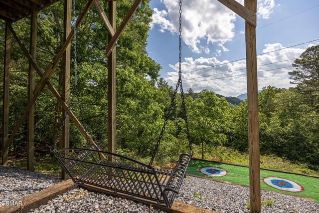 916 Hideaway Hills Circle, Sevierville, TN 37862