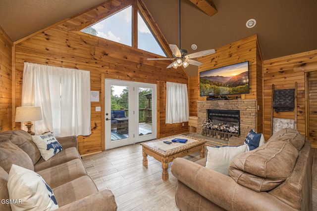 916 Hideaway Hills Circle, Sevierville, TN 37862