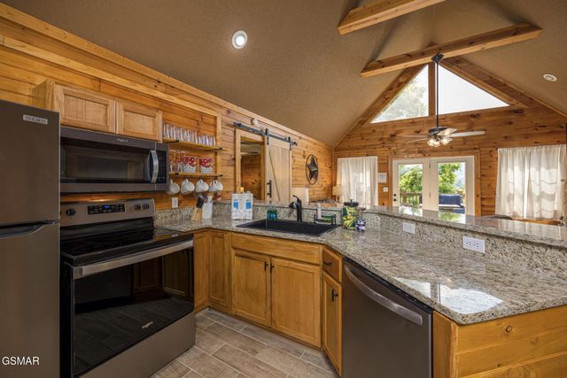 916 Hideaway Hills Circle, Sevierville, TN 37862