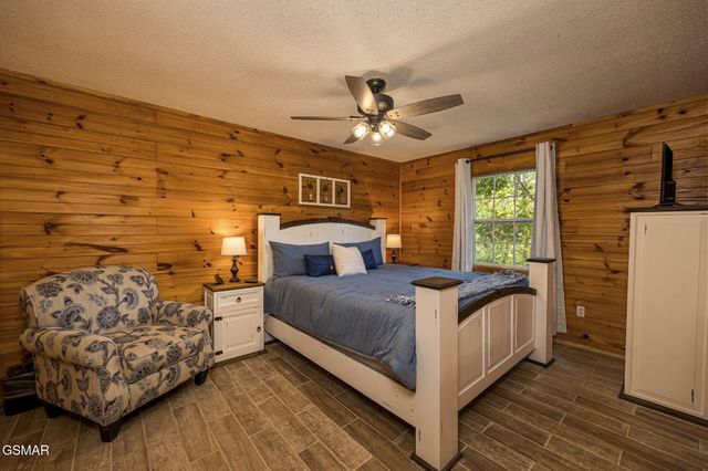 916 Hideaway Hills Circle, Sevierville, TN 37862