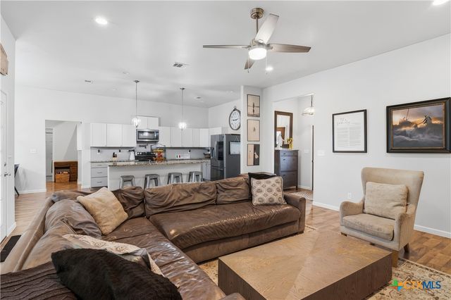 140 Oak Springs Drive, Seguin, TX 78155