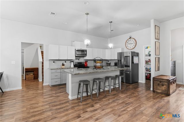 140 Oak Springs Drive, Seguin, TX 78155
