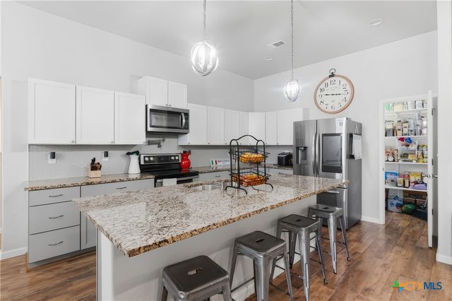 140 Oak Springs Drive, Seguin, TX 78155