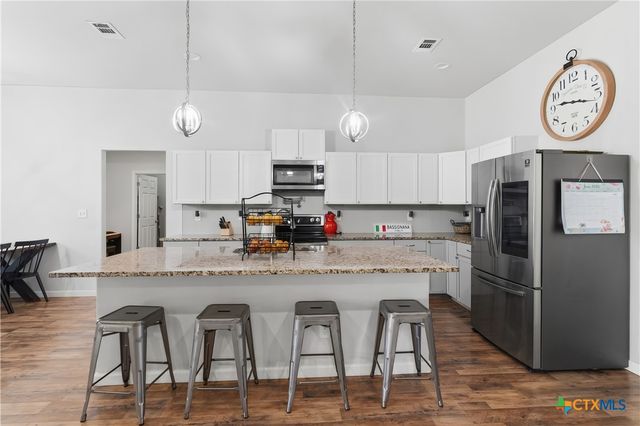 140 Oak Springs Drive, Seguin, TX 78155