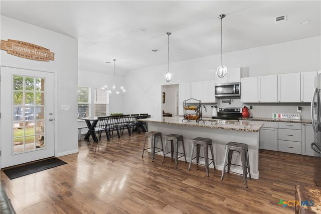 140 Oak Springs Drive, Seguin, TX 78155