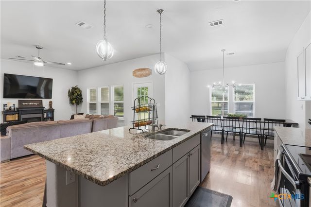 140 Oak Springs Drive, Seguin, TX 78155