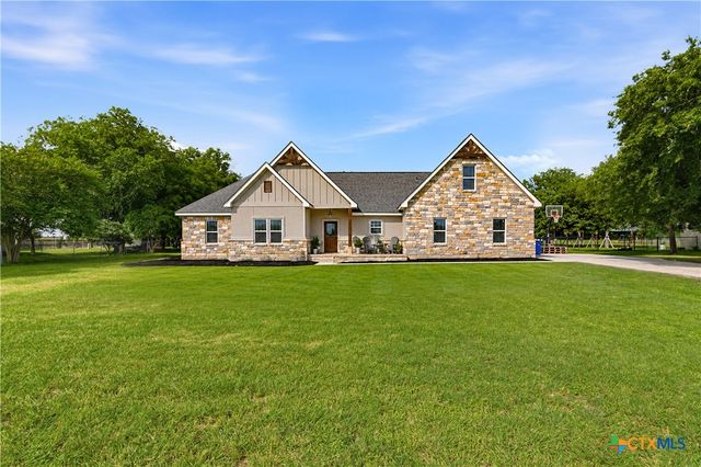 140 Oak Springs Drive, Seguin, TX 78155