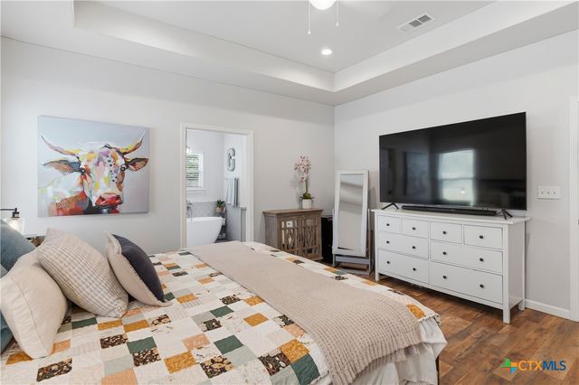 140 Oak Springs Drive, Seguin, TX 78155
