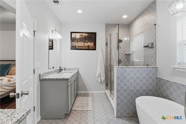 140 Oak Springs Drive, Seguin, TX 78155