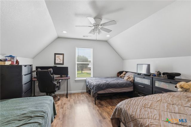 140 Oak Springs Drive, Seguin, TX 78155