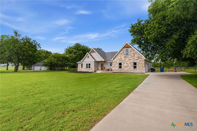 140 Oak Springs Drive, Seguin, TX 78155