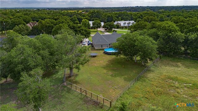 140 Oak Springs Drive, Seguin, TX 78155