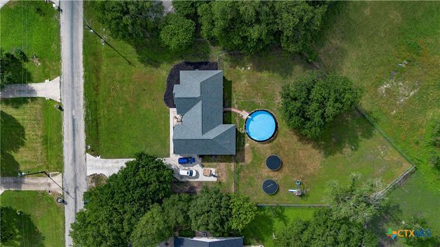 140 Oak Springs Drive, Seguin, TX 78155