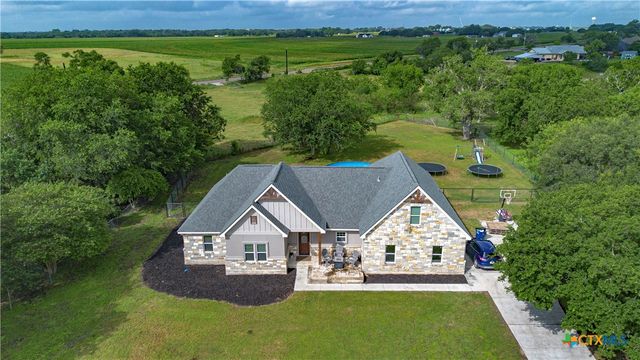 140 Oak Springs Drive, Seguin, TX 78155