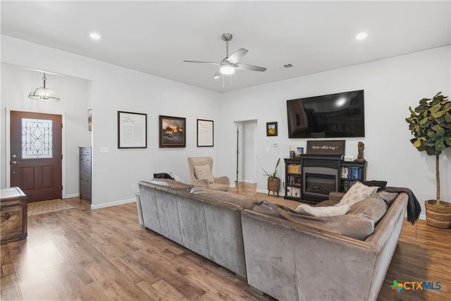 140 Oak Springs Drive, Seguin, TX 78155