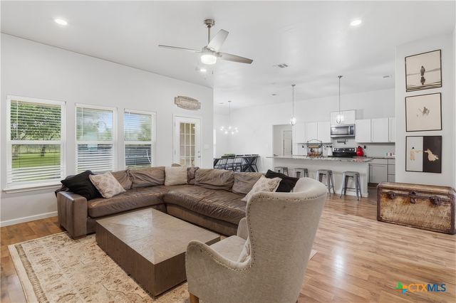 140 Oak Springs Drive, Seguin, TX 78155