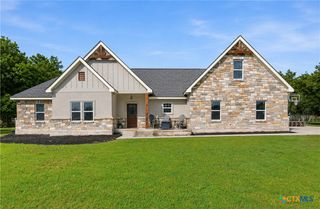 140 Oak Springs Drive, Seguin, TX 78155