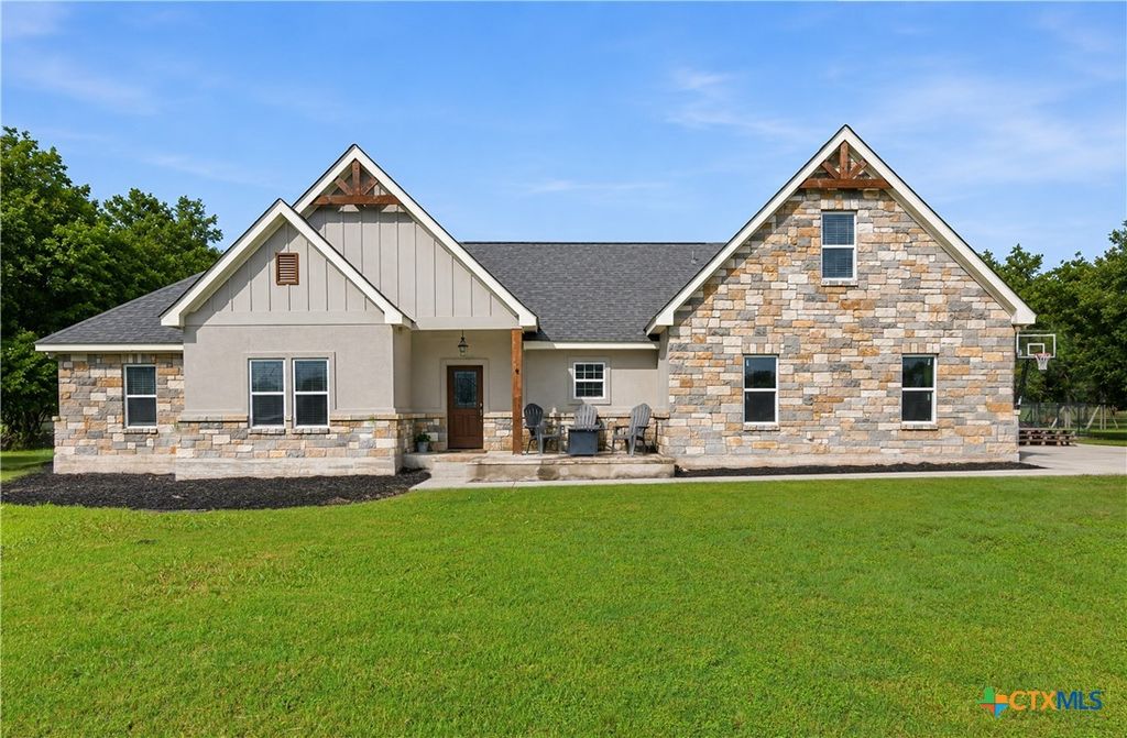 140 Oak Springs Drive, Seguin, TX 78155
