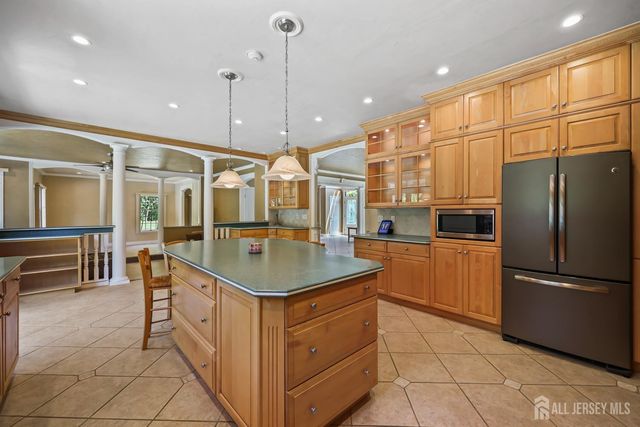 2 Verdi Road, Monroe, NJ 08831
